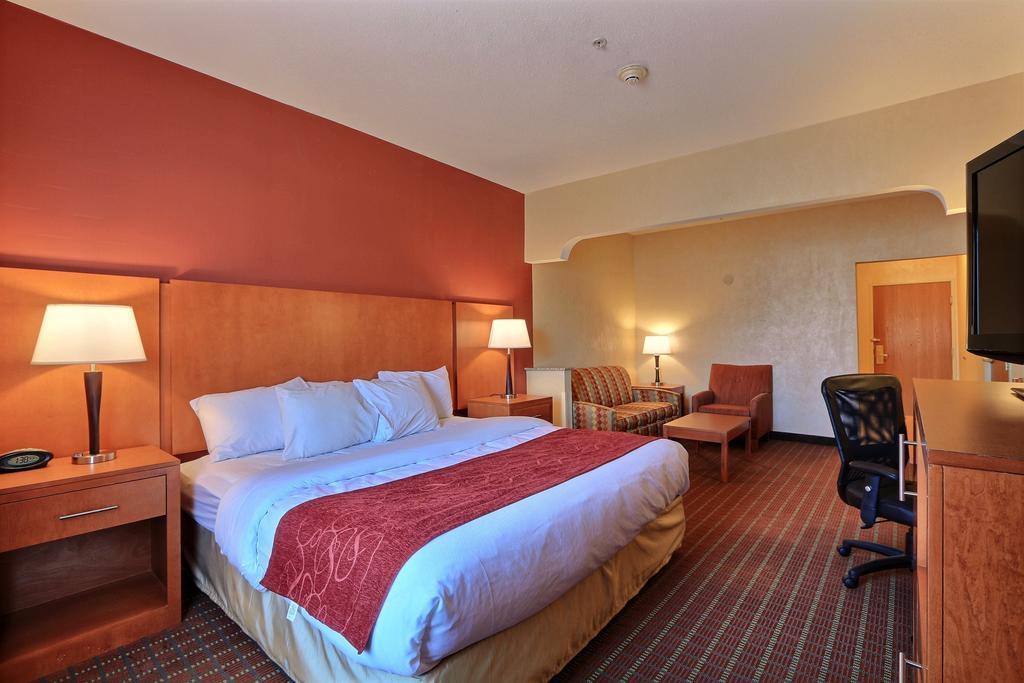 Comfort Suites Auburn Hills-Detroit Exterior photo