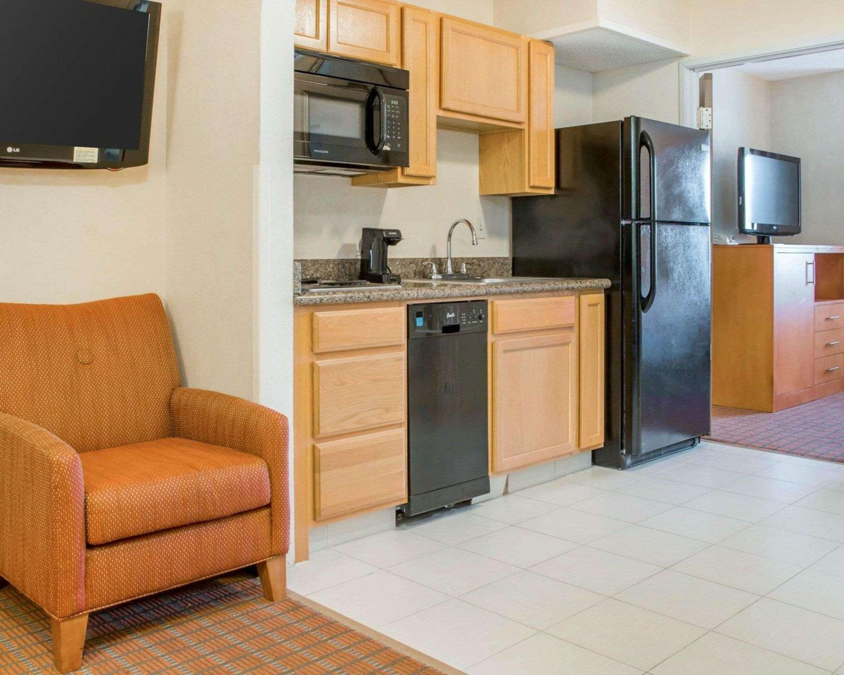 Comfort Suites Auburn Hills-Detroit Exterior photo