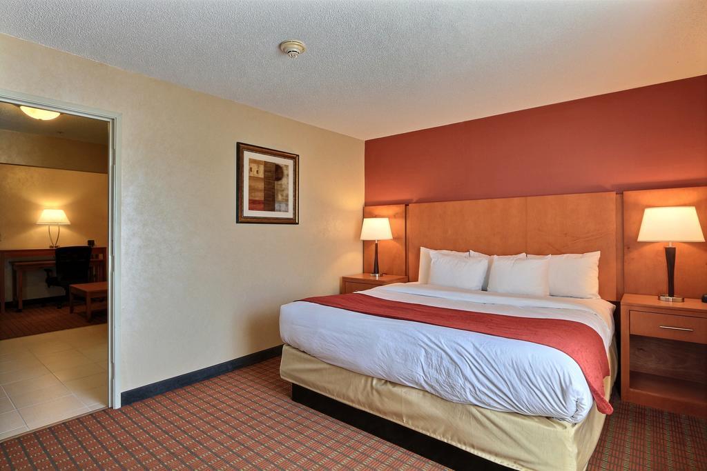 Comfort Suites Auburn Hills-Detroit Exterior photo