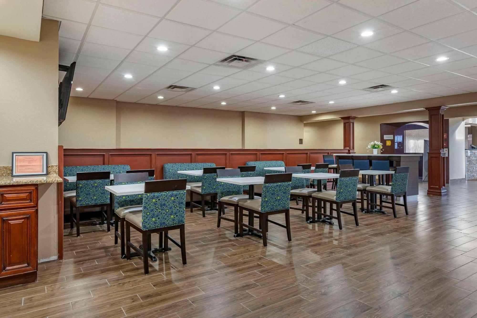 Comfort Suites Auburn Hills-Detroit Exterior photo