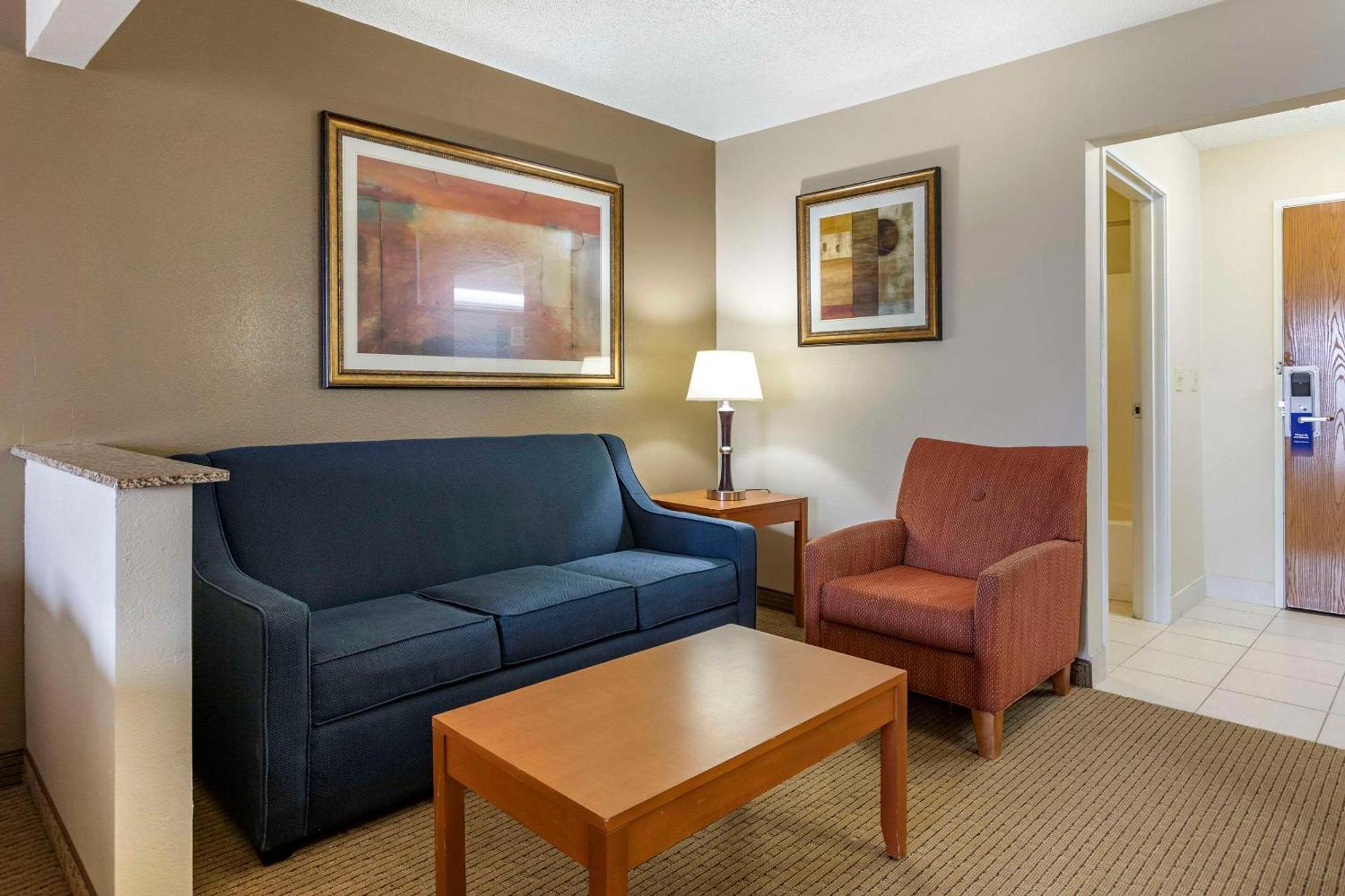 Comfort Suites Auburn Hills-Detroit Exterior photo