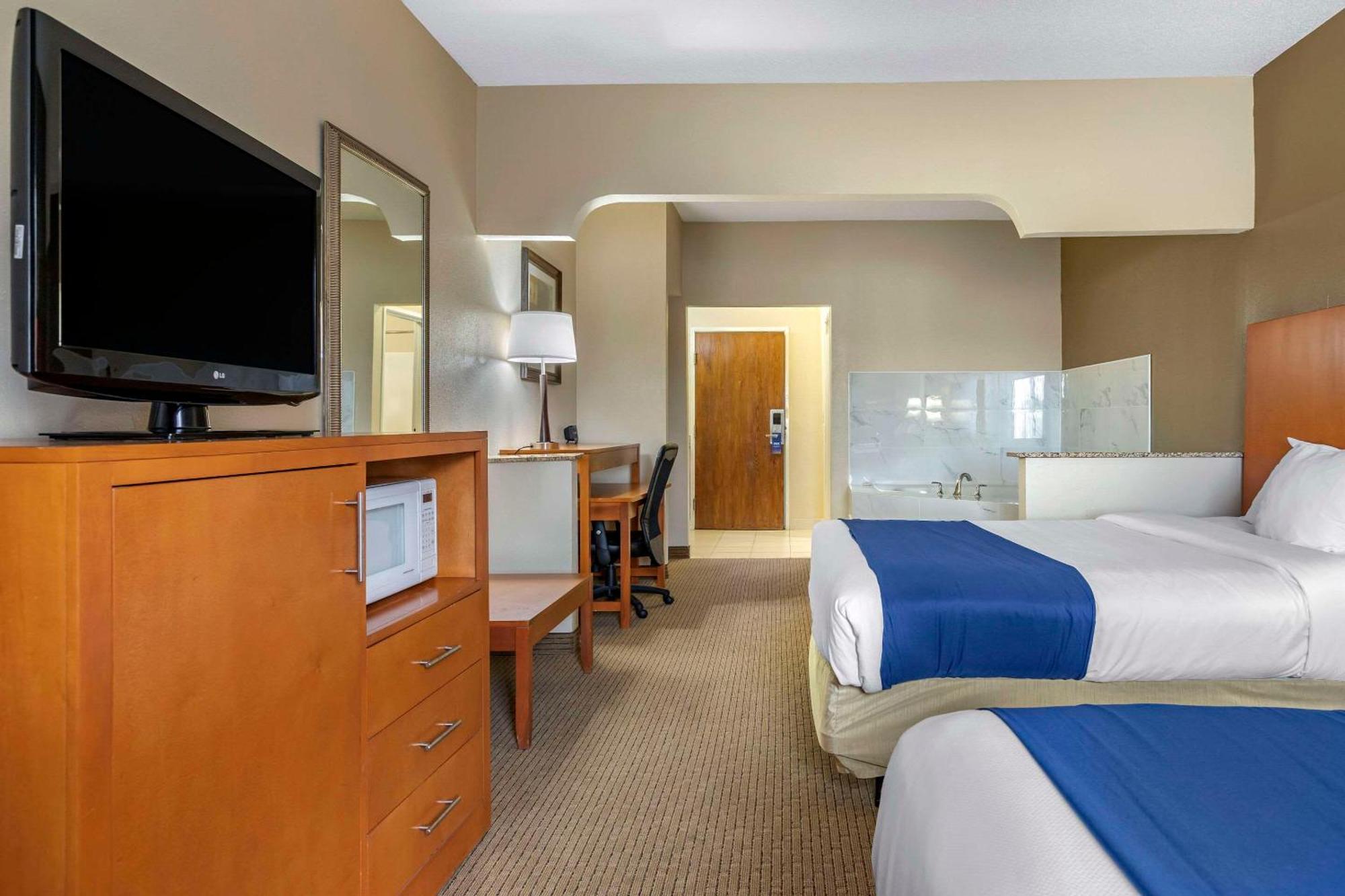 Comfort Suites Auburn Hills-Detroit Exterior photo
