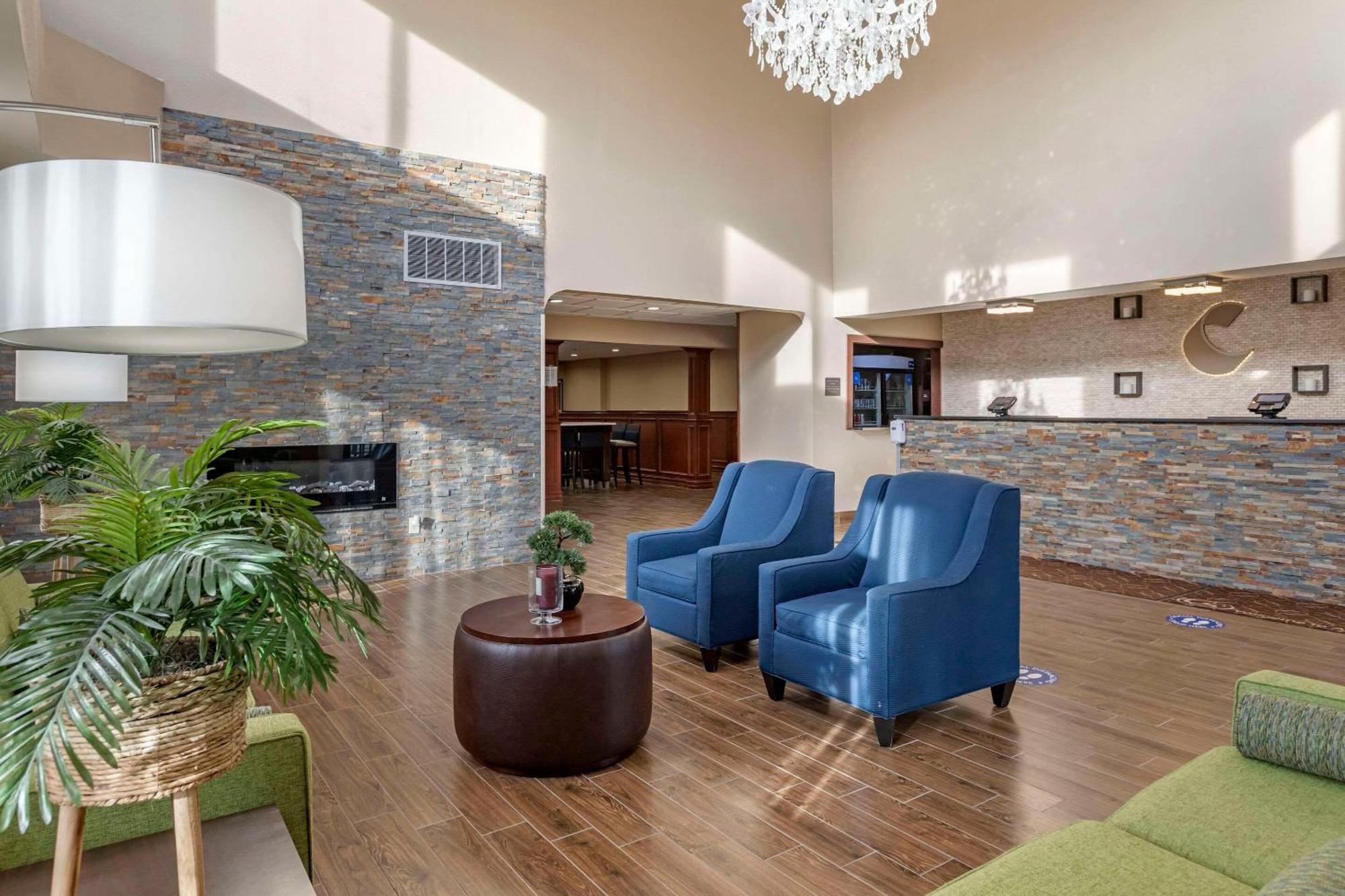 Comfort Suites Auburn Hills-Detroit Exterior photo